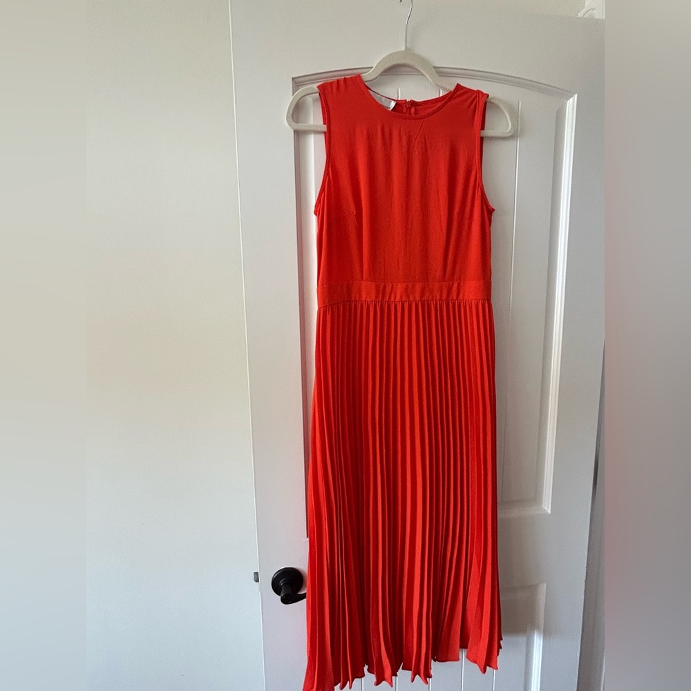 Donna Morgan Coral Sleeveless Pleated Maxi Dress